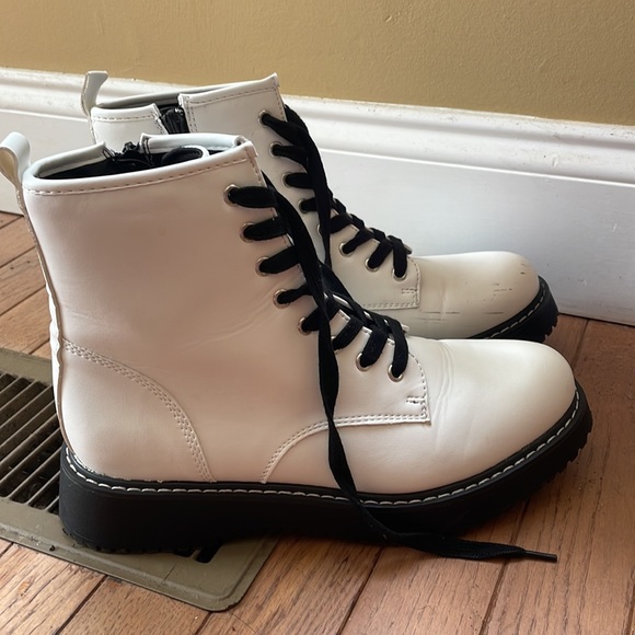 madden girl white boots! - Picture 4 of 6